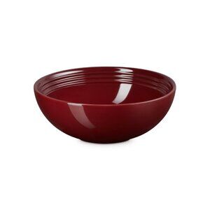 NEW Le Creuset Stoneware Vancouver Serving Bowl 2 3/8 qt 9 3/8 in Rhone Ruby Red